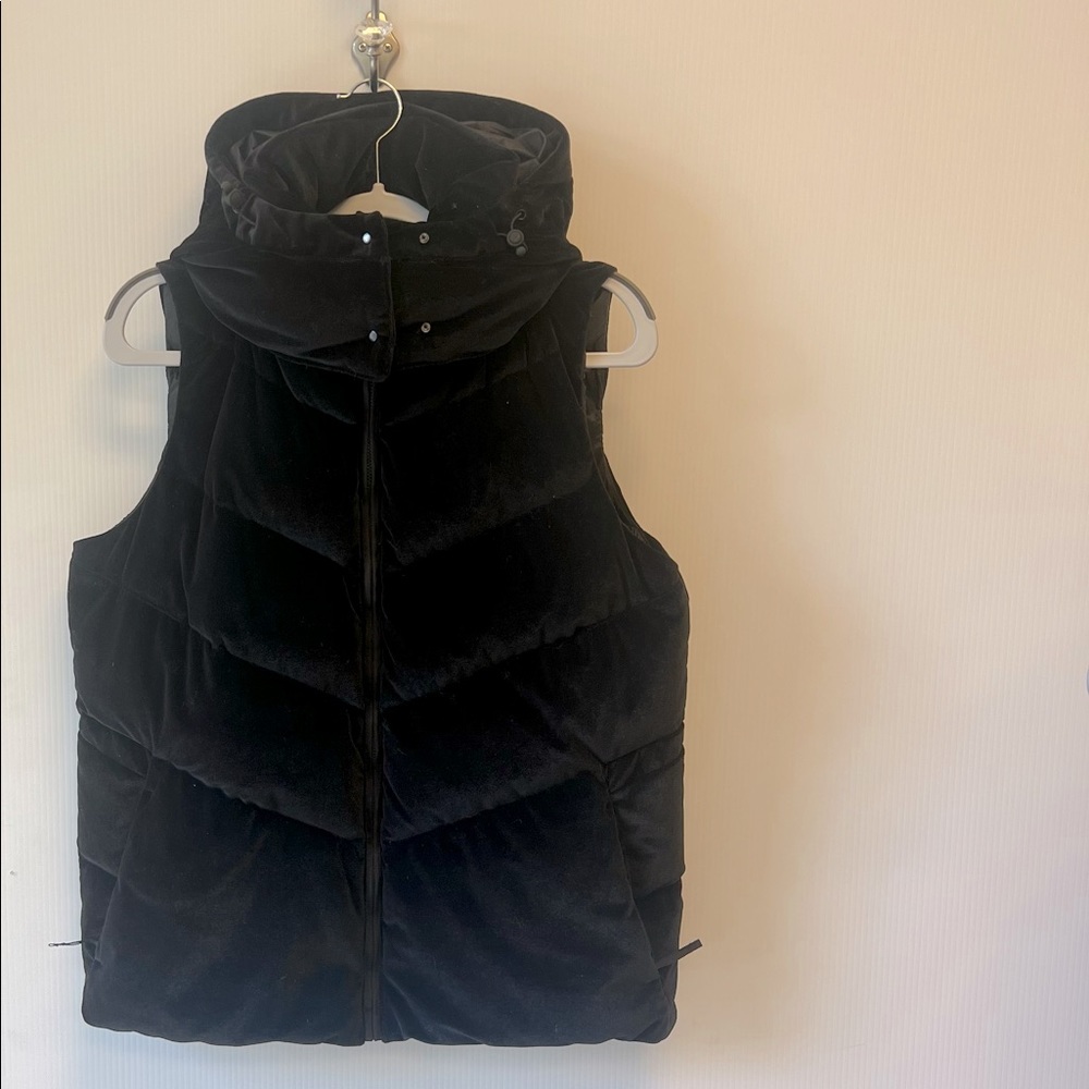 ATHLETA PUFFER VEST